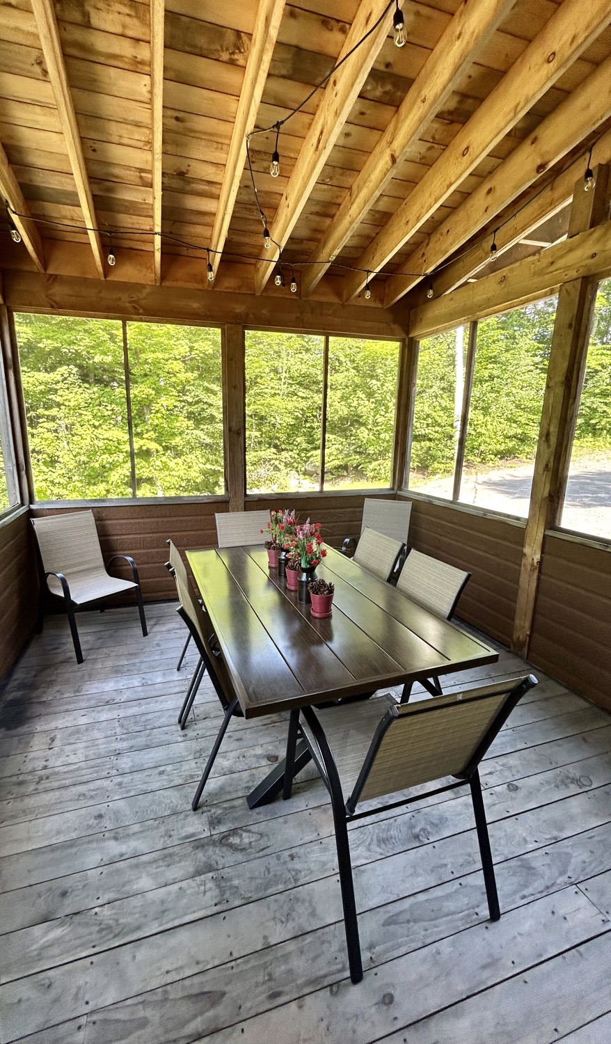 Chalet Le Raton — véranda grillagée